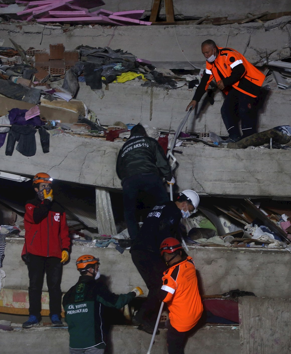 Alcaldía de Esmirna estima que el terremoto dejó a 180 personas atrapadas