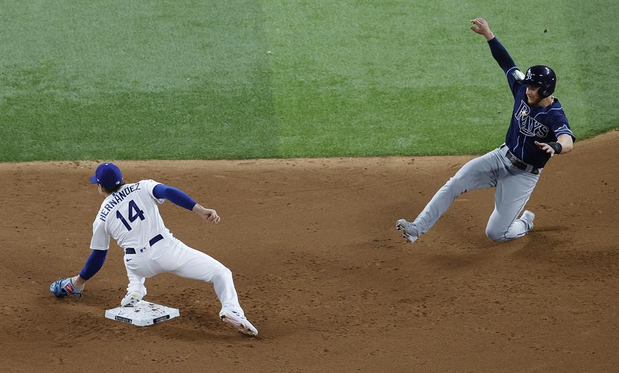 Boricua Hernández aporta una remolcada en victoria de Dodgers