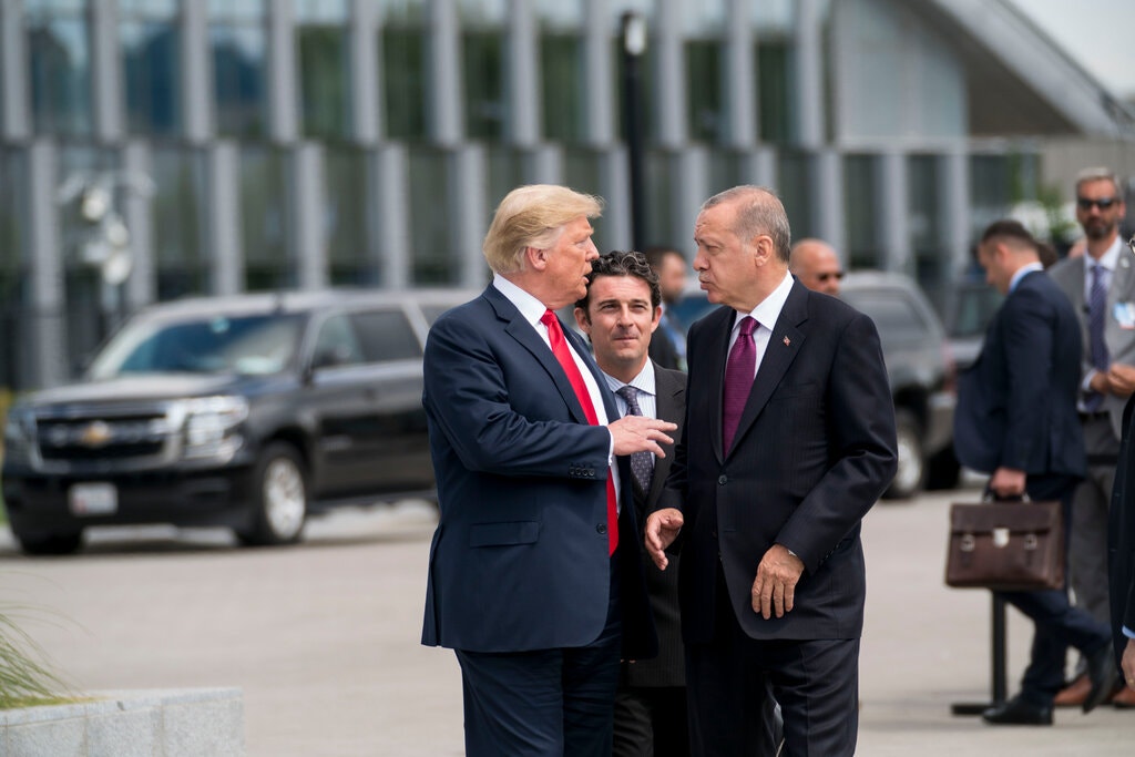 ¿Trump duro con Irán? No tanto, gracias a presidente turco y negocios