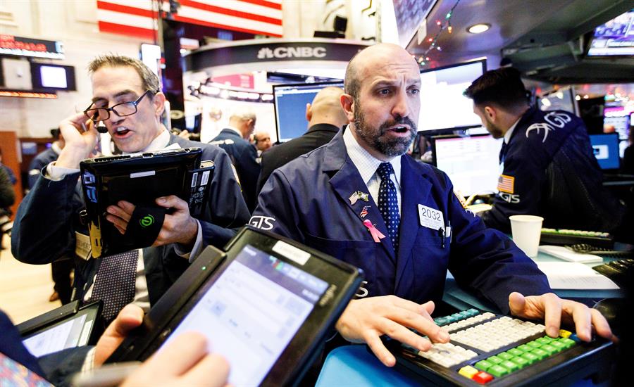Wall Street cierra mixto y el Nasdaq sube un 2,01 %, aupado por tecnológicas