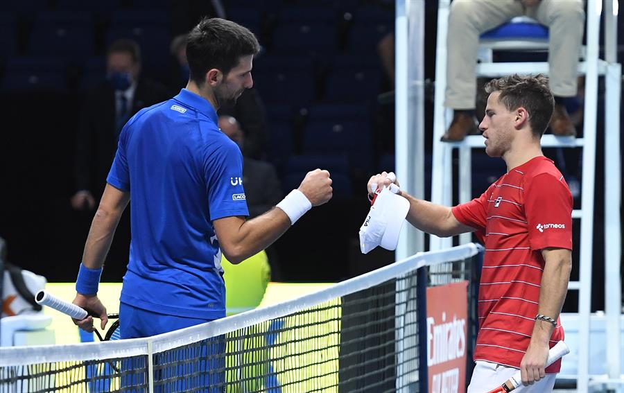 Djokovic y ruso Medvedev acaban rápido con alemán y argentino