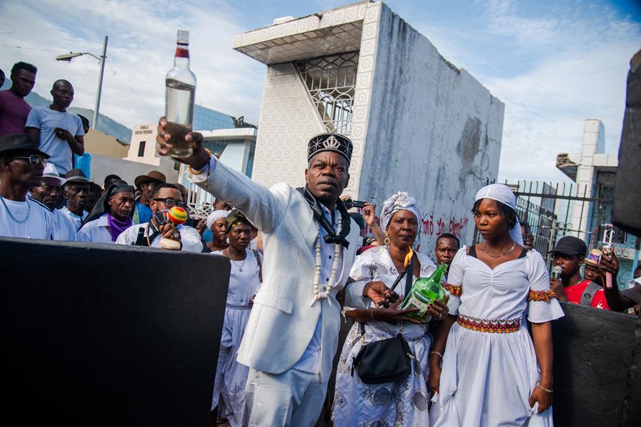 Haití celebra Día de los Muertos como si la covid-19 no existiera