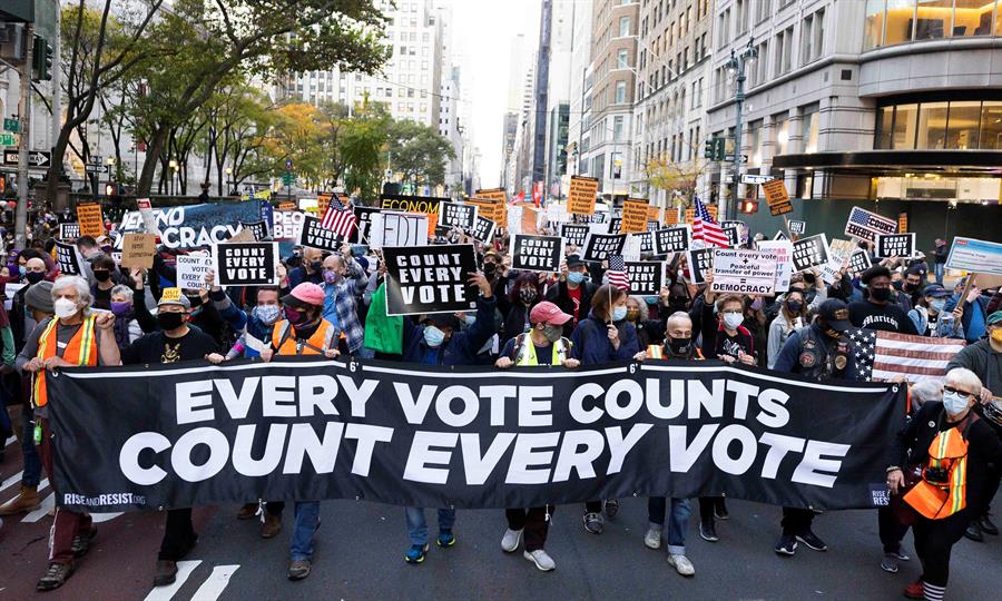 Decenas de arrestados en Nueva York en protestas contra Trump | Acento