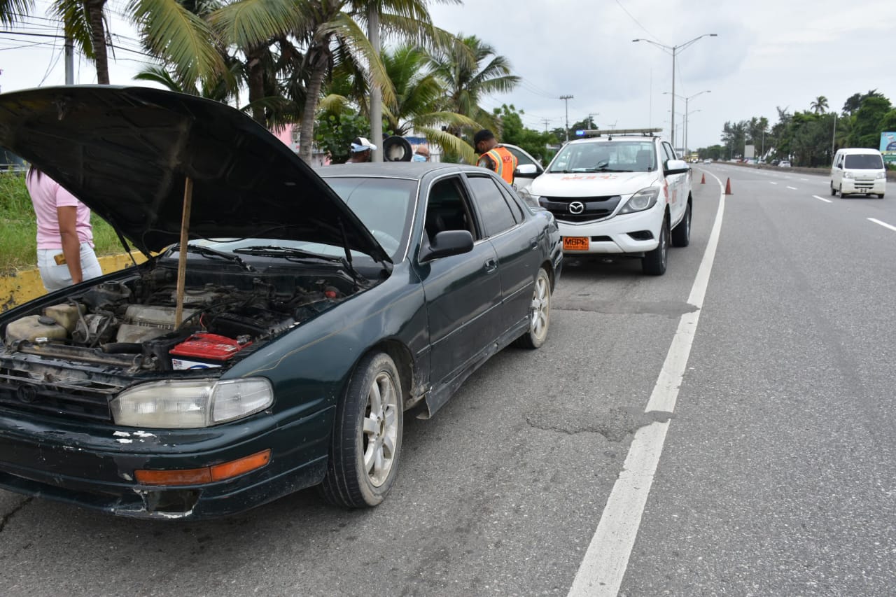 Asistencia Vial de COMIPOL auxilia vehículos sufrieron desperfectos