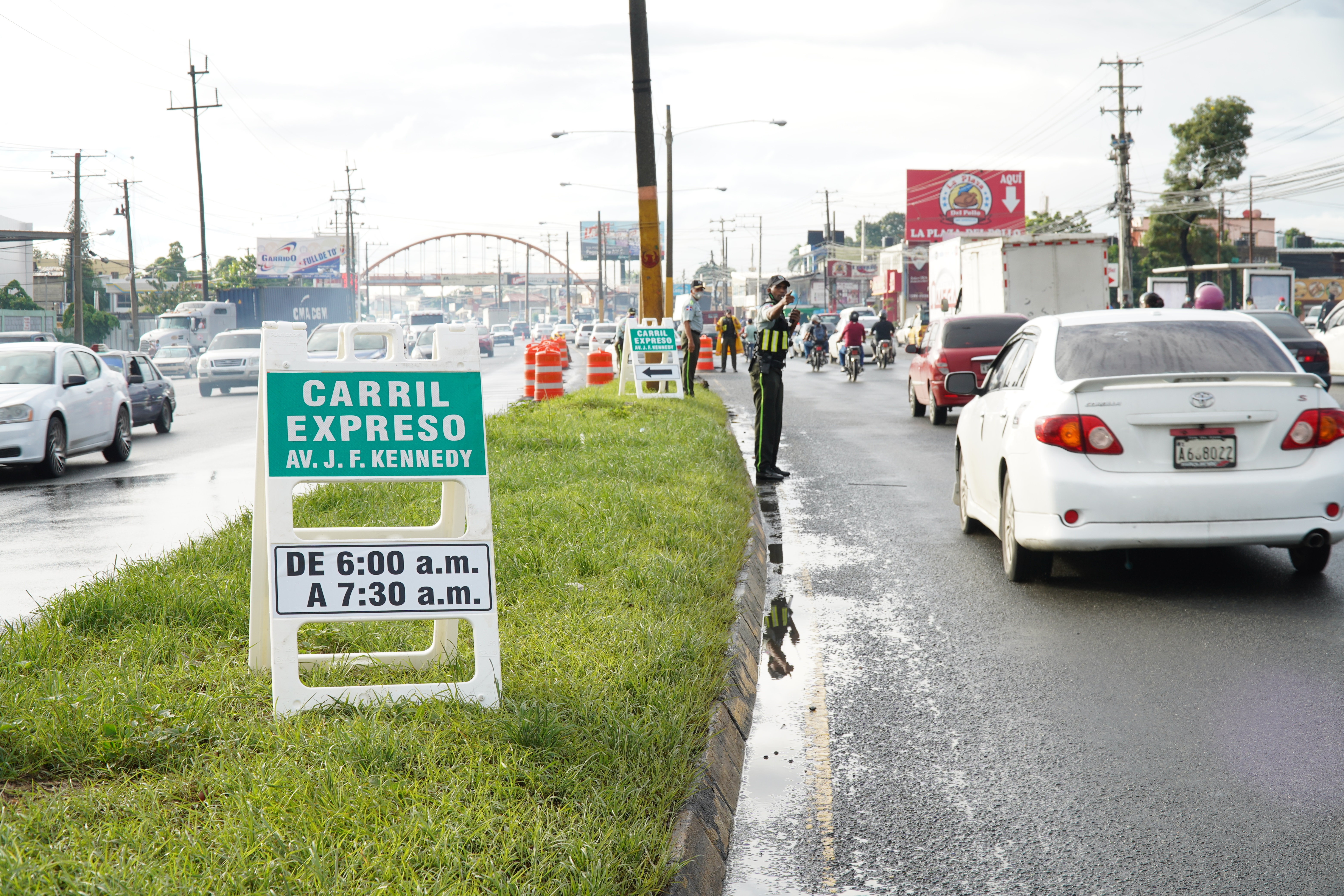 DIGESETT habilita carril expreso para  agilizar tránsito en la autopista Duarte