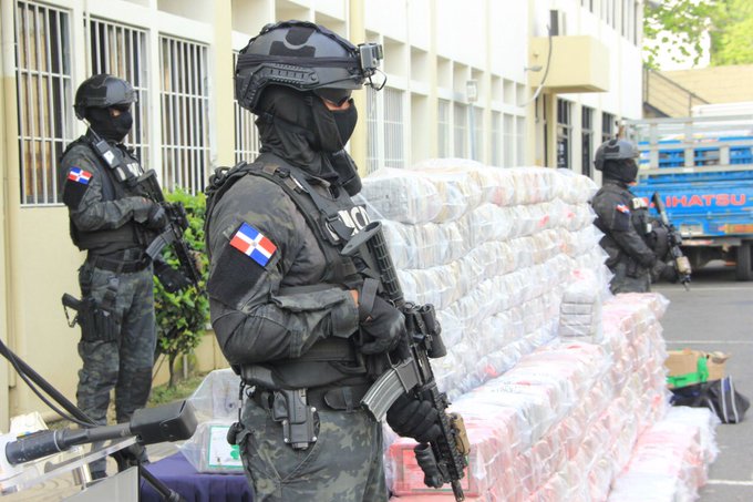 Hallan en Haina 2 toneladas de cocaína en barco que llegó de Colombia