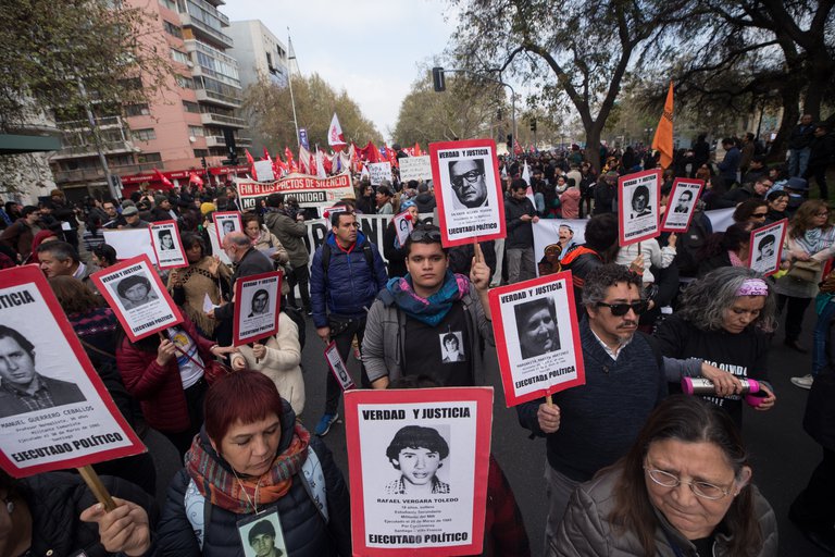 Declaran inconstitucional en Chile ley que pena negación crímenes de Pinochet