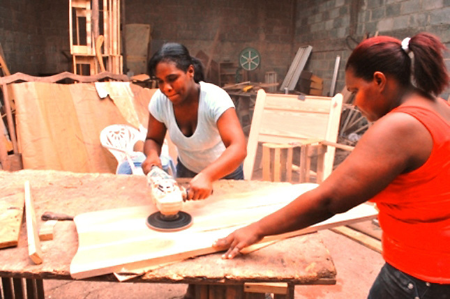 Compras y Contrataciones y Ministerio de la Mujer certificarán a las pequeñas y microempresarias