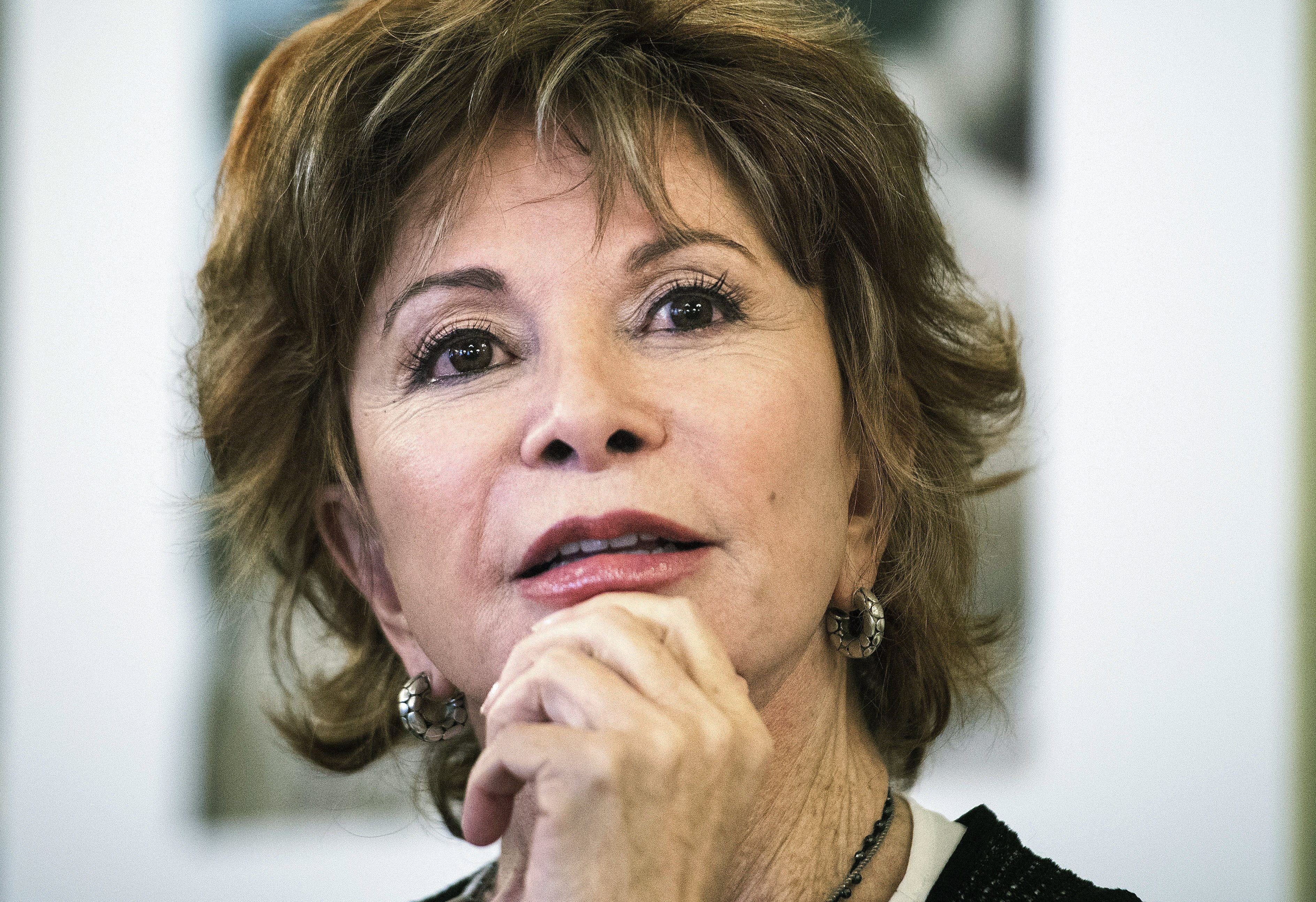 Estados Unidos ha optado por un neoautoritarismo, reflexiona Isabel Allende