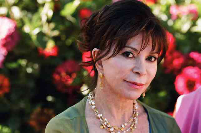 EE.UU. ha optado por un neoautoritarismo en vez de democracia, afirma Isabel Allende