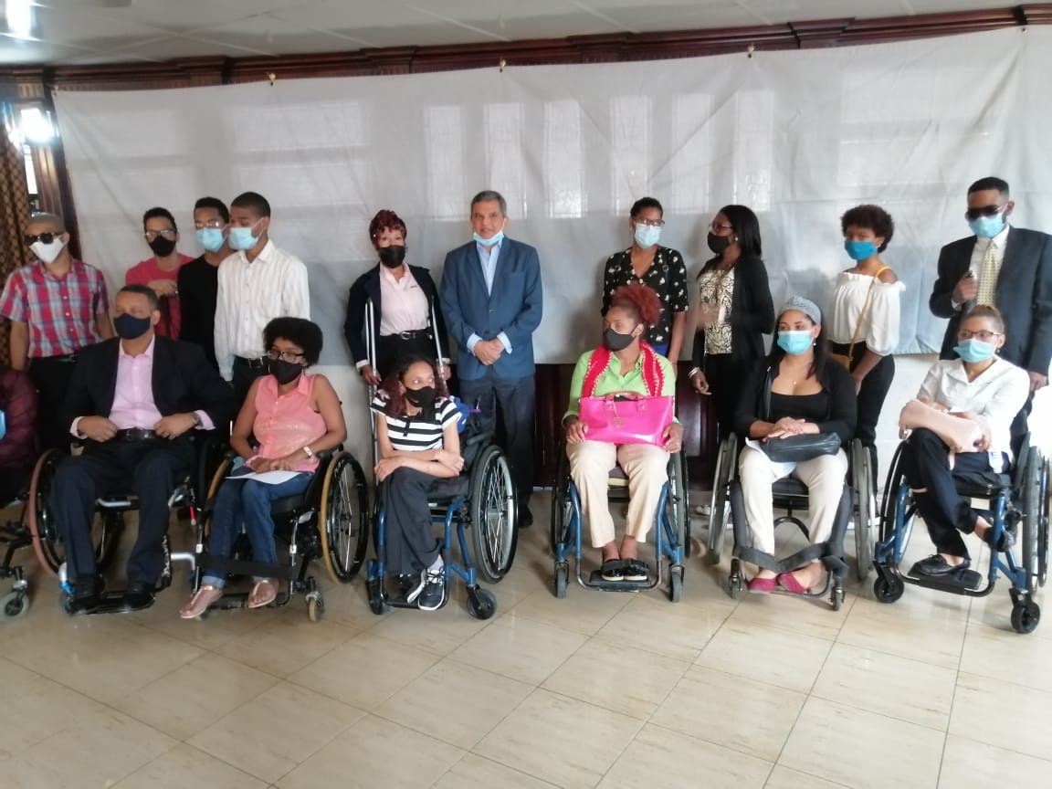 Personas que viven con discapacidad promueven a Fidel Santana como defensor del pueblo