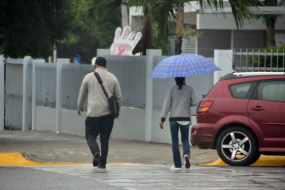 COE mantiene cinco provincias en alerta verde por onda tropical