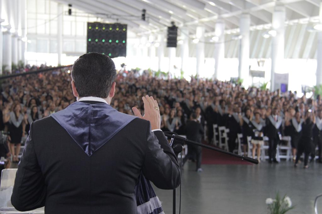 Ministro del MESCYT y rector de UNICARIBE encabezan graduación de 1,543 estudiantes