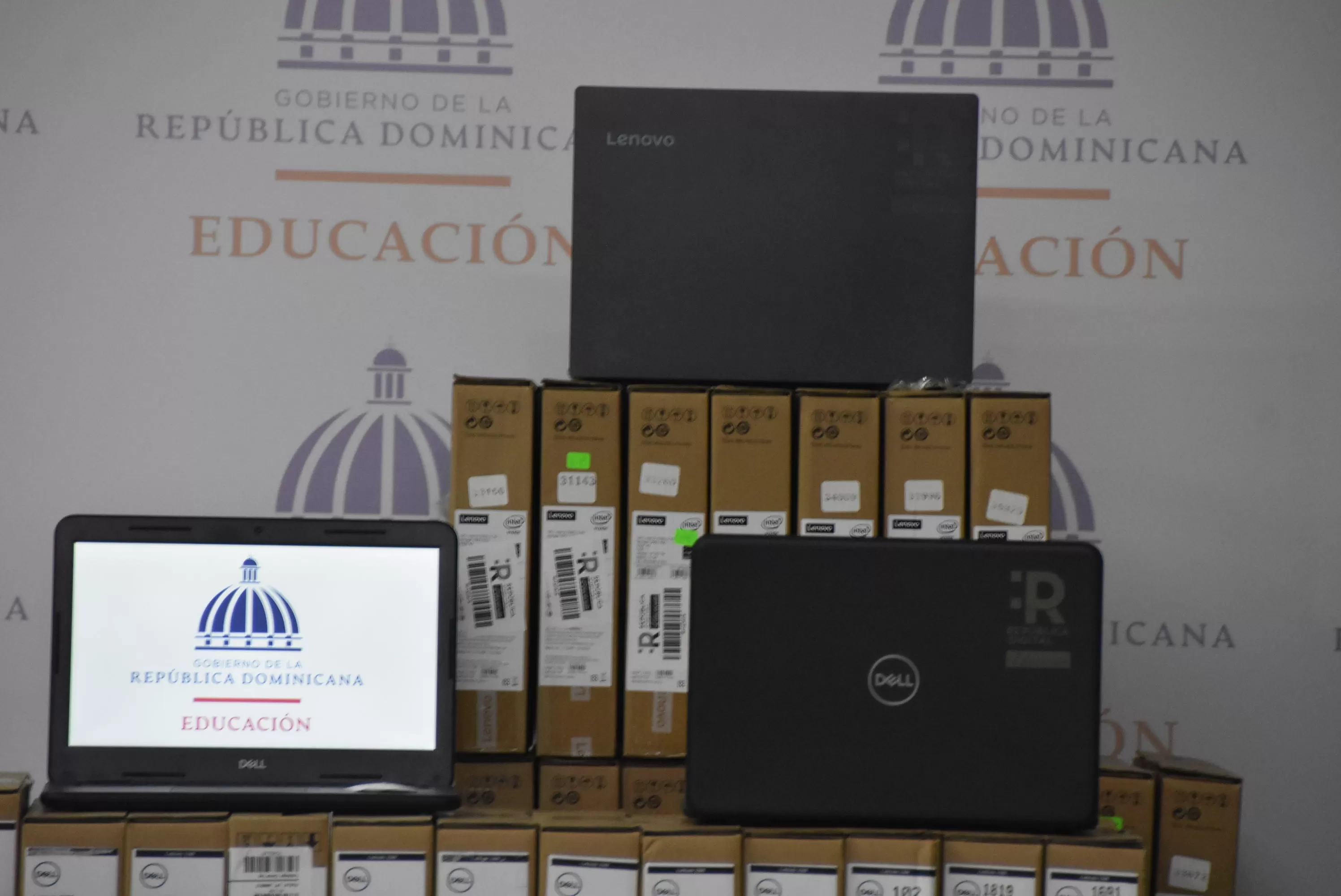 Las licitaciones de computadoras para educación serán a finales de diciembre