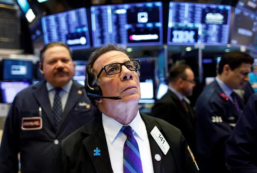 Wall Street cierra en terreno mixto