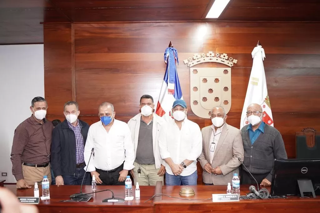Comerciantes de Santiago tumban pulso a las autoridades con el mercado de pulgas