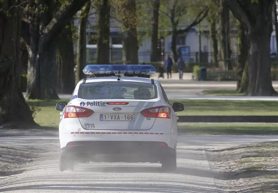 Policía interrumpe otra orgía frente a clínica de enfermos covid