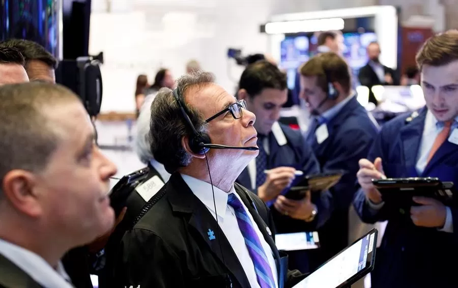 Wall Street cierra sin cambios por miedo a la nueva cepa del coronavirus