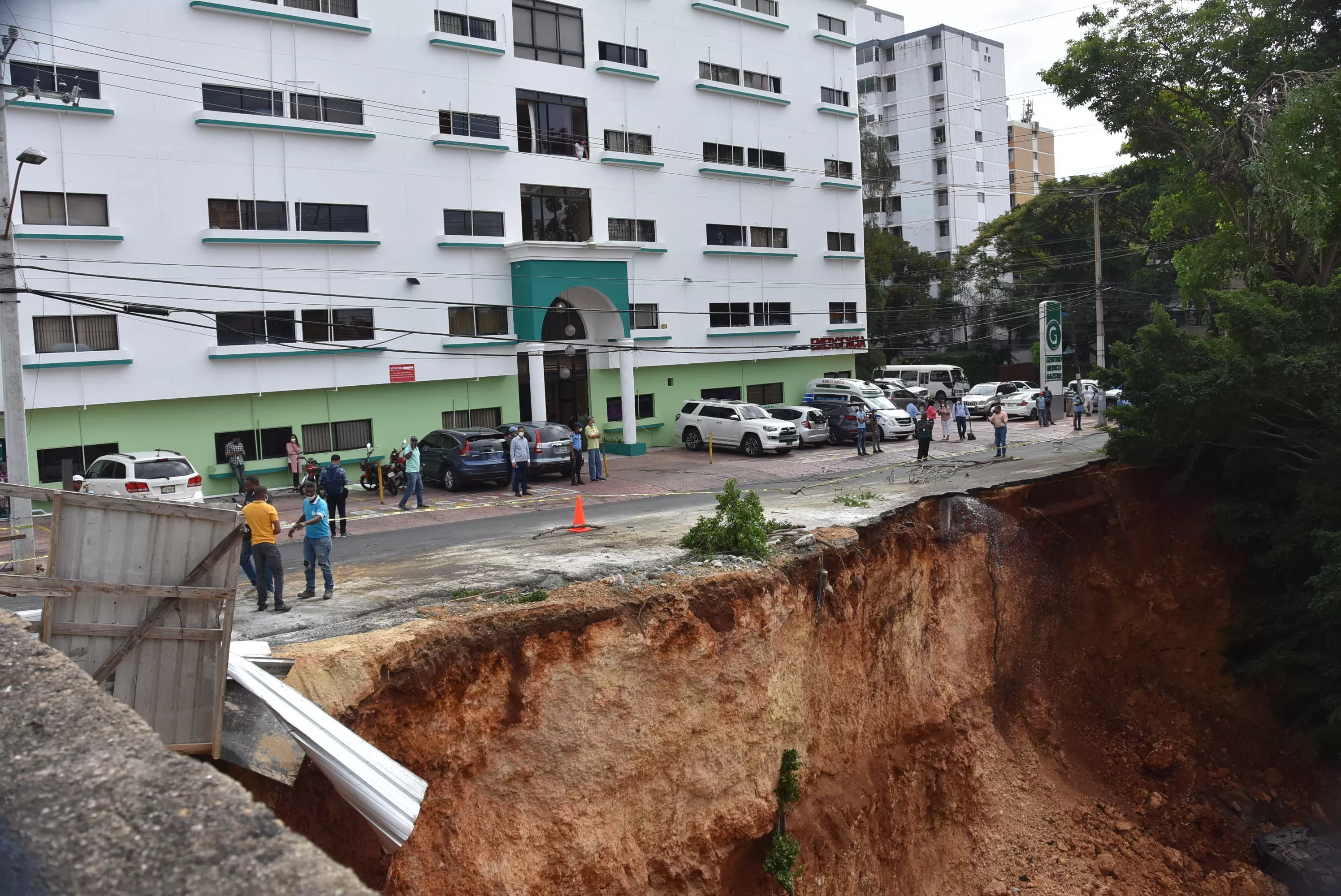 Evacuarán edificio periférico a la zona de derrumbe en Gascue ante posibles secuelas