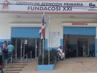 Doce personas heridas al penetrar vehículo en centro de salud