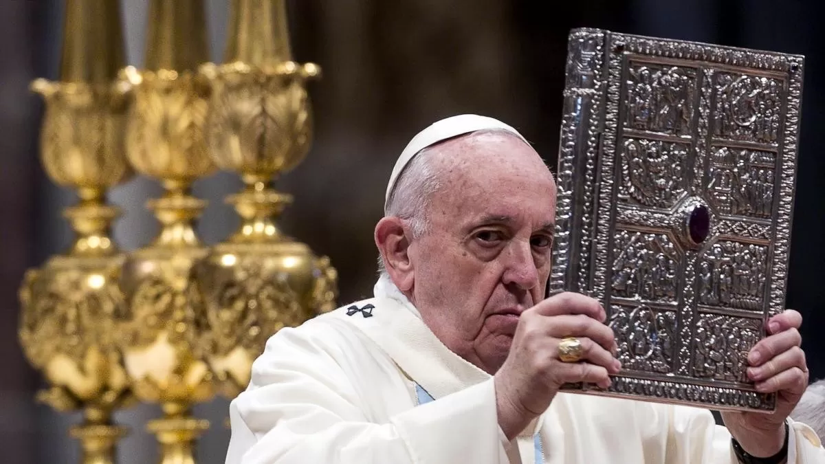 El papa pide oraciones por las víctimas de la explosión del hotel en Cuba