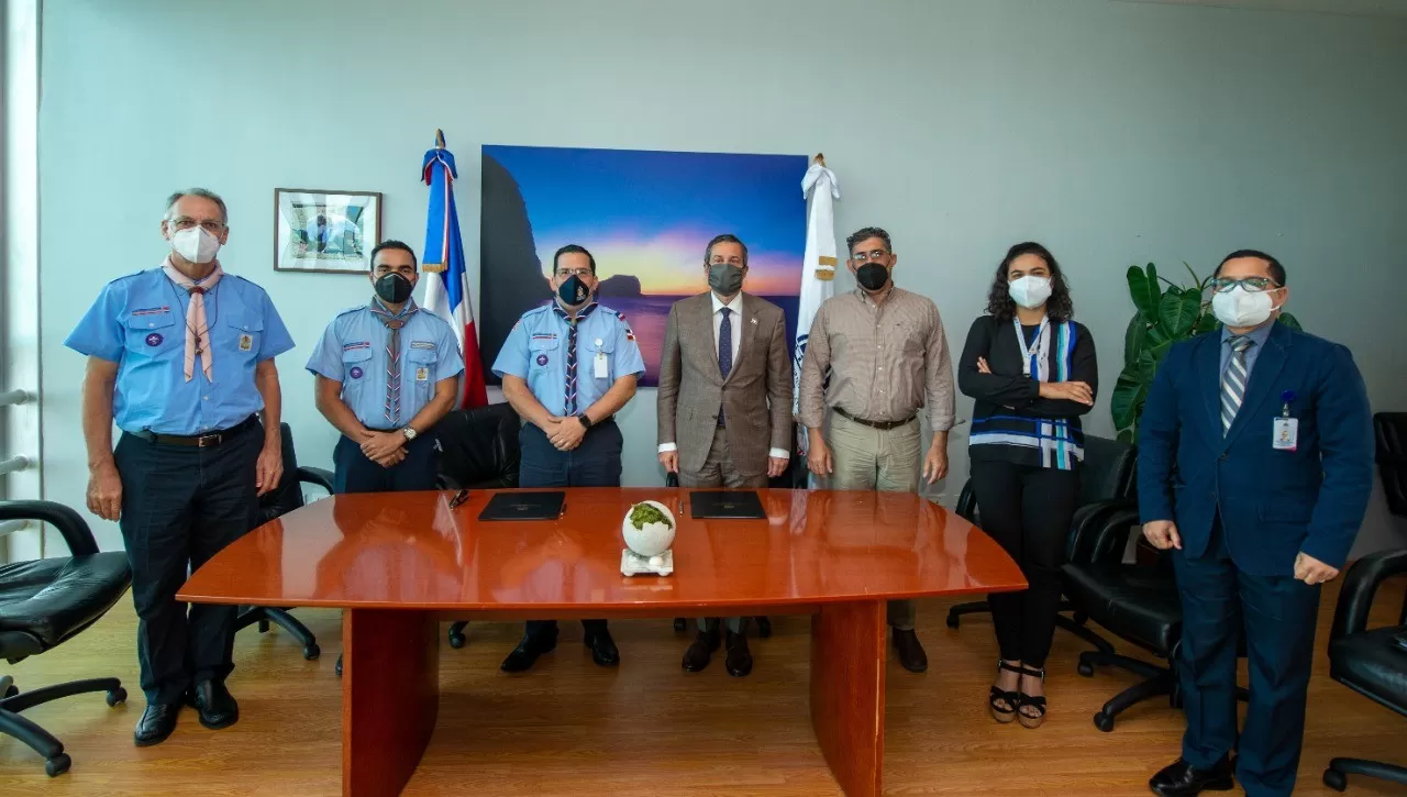 Medio Ambiente y Scouts Dominicanos firman convenio para promover respeto a recursos naturales