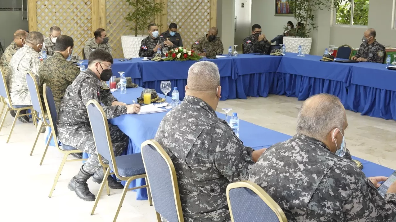 Militares y policías trabajan unidos por la seguridad ciudadana y el “Toque de queda por la vida”