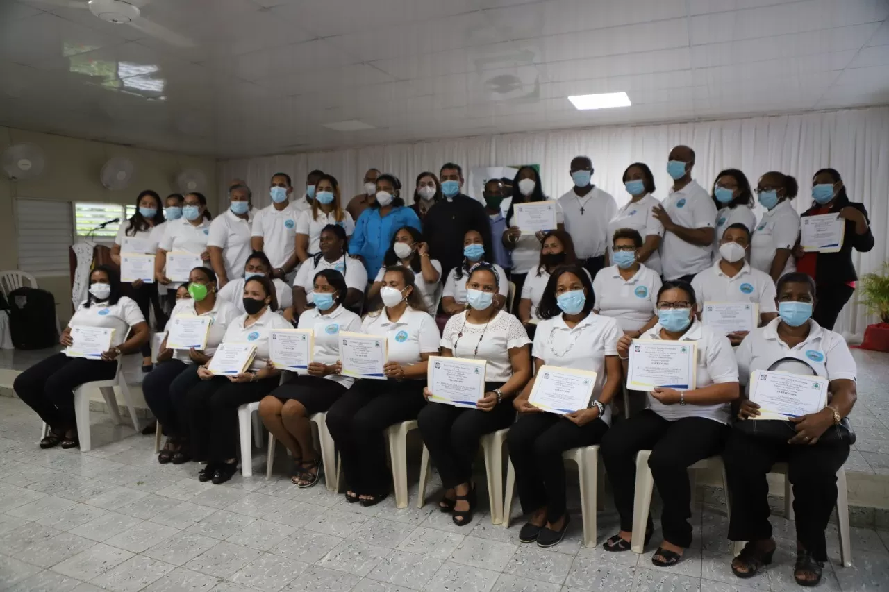 UCNE celebró clausura de diplomado de teología para laicos