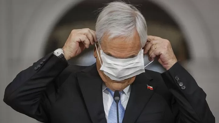 Presidente de Chile multado con $US 2 mil por no llevar mascarilla