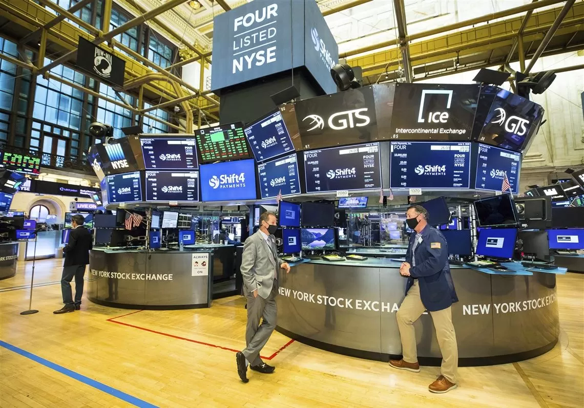 Wall Street cierra mixto y el Dow Jones baja por nueva cepa
