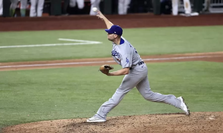 Los Dodgers consolidan su bullpen con continuidad de Blake Treinen