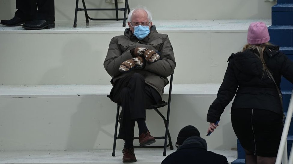 Biden asume la presidencia: los guantes de Bernie Sanders y otros momentos notables de la investidura del demócrata