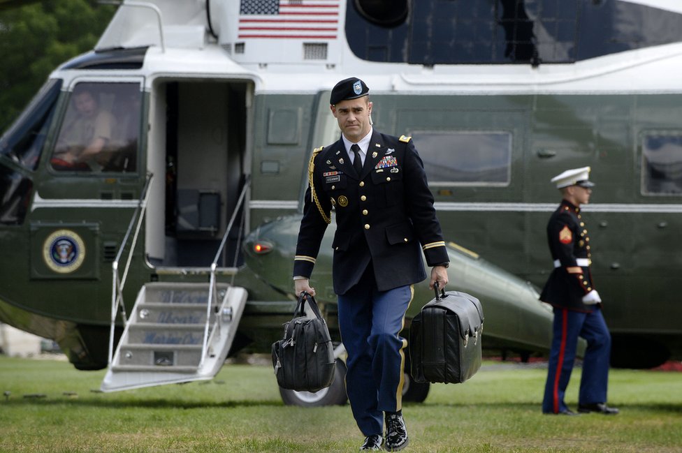 Toma de posesión de Biden: el desafío para Trump de entregarle la maleta nuclear al nuevo presidente sin encontrarse con él