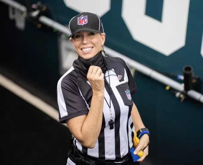 La primera mujer llamada a arbitrar en el Super Bowl