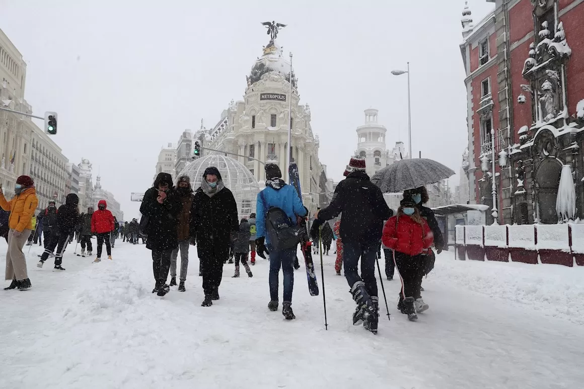 Madrid bloqueado por la gran nevada que afecta al centro de España