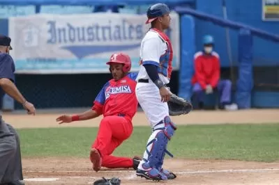 Béisbol de Cuba adopta formato 'burbuja' por la covid-19