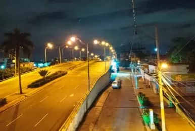 Rehabilitan la iluminación de puentes de avenida Quinto Centenario