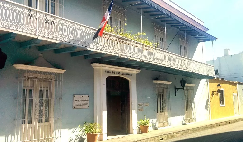 La Academia Dominicana de la Lengua, ara no pedestal