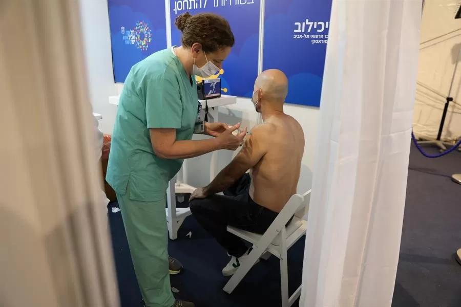 La estrategia de Israel, el país con la tasa de vacunación contra el covid-19 más alta del mundo