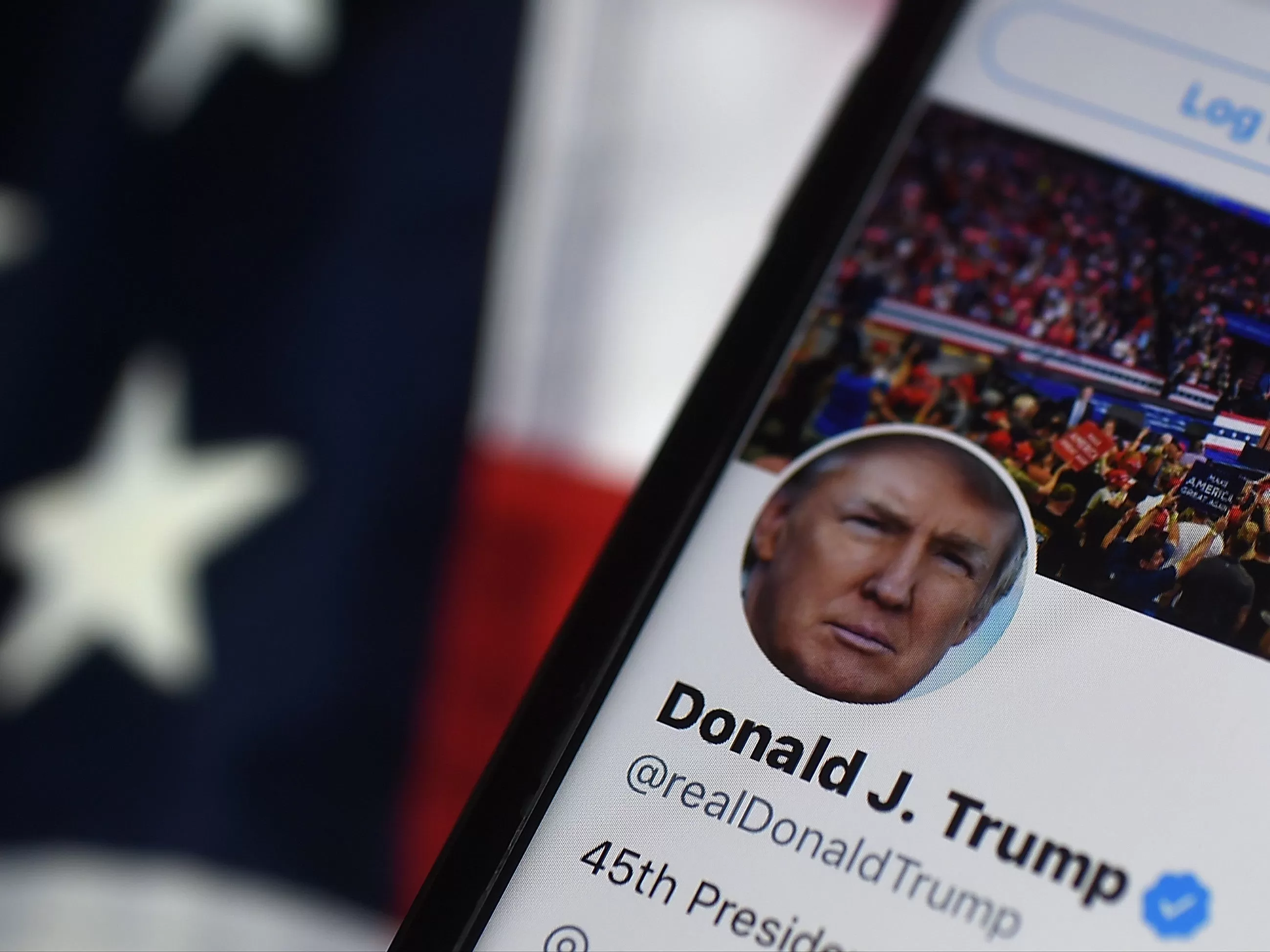 Regreso de Trump a Twitter depende de una encuesta