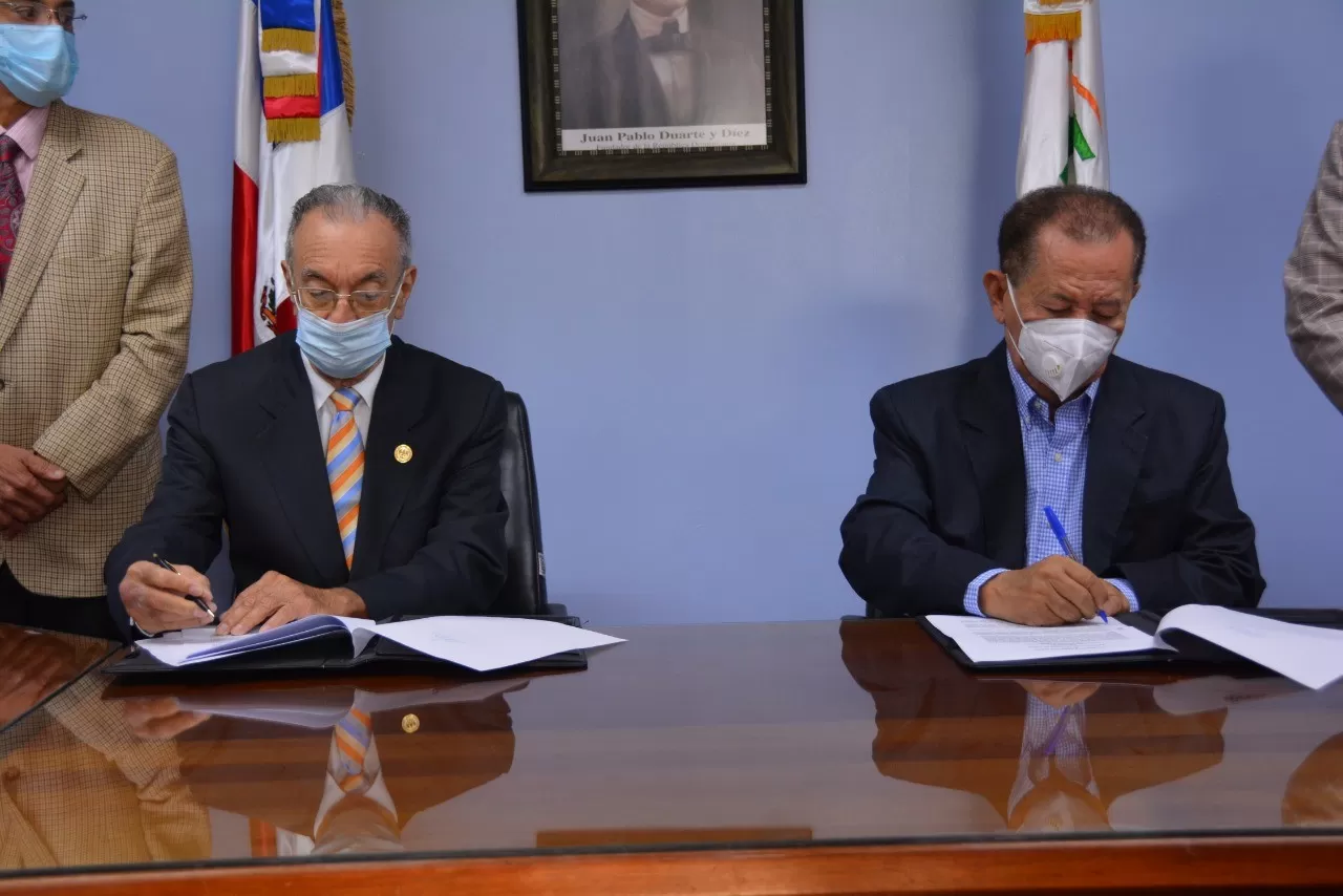 El FEDA y el Clúster del Coco firman acuerdo para impulsar industrialización