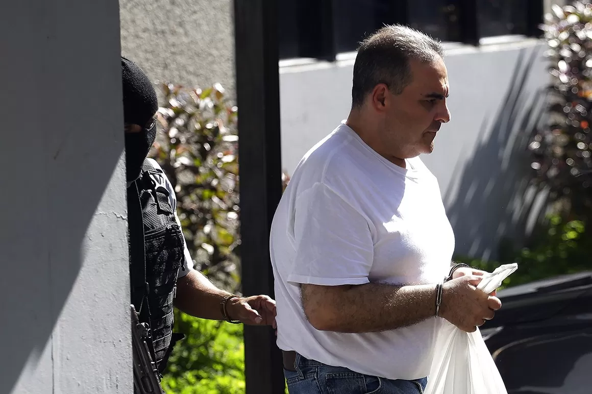 El expresidente salvadoreño Saca es condenado a devolver más de 4 millones