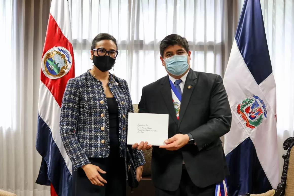 Embajadora dominicana en Costa Rica presenta Cartas Credenciales