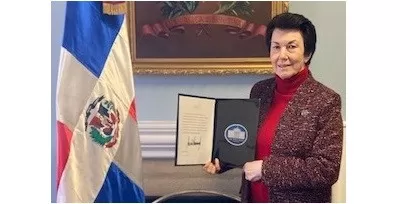 Embajadora Guzmán presenta cartas credenciales a Trump