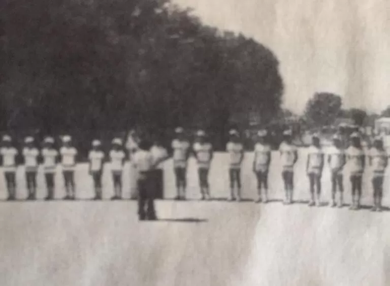 Las niñas en las primeras Pequeñas Ligas de Softball de Pedernales