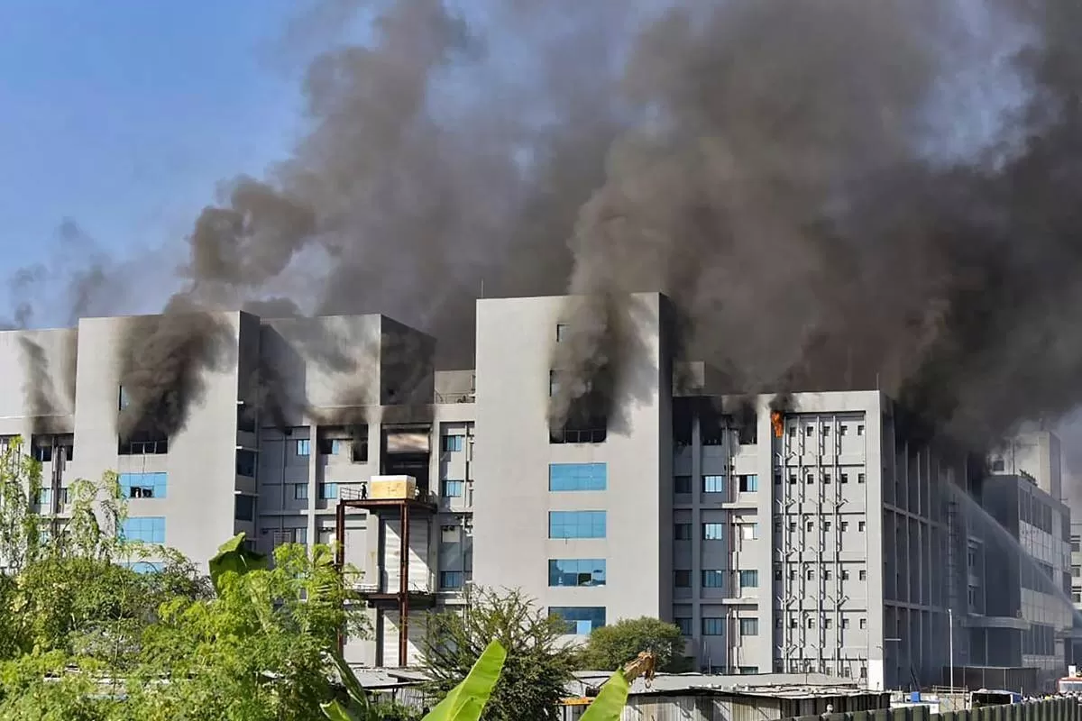 Al menos 5 muertos en un incendio en la principal fábrica de vacunas de India