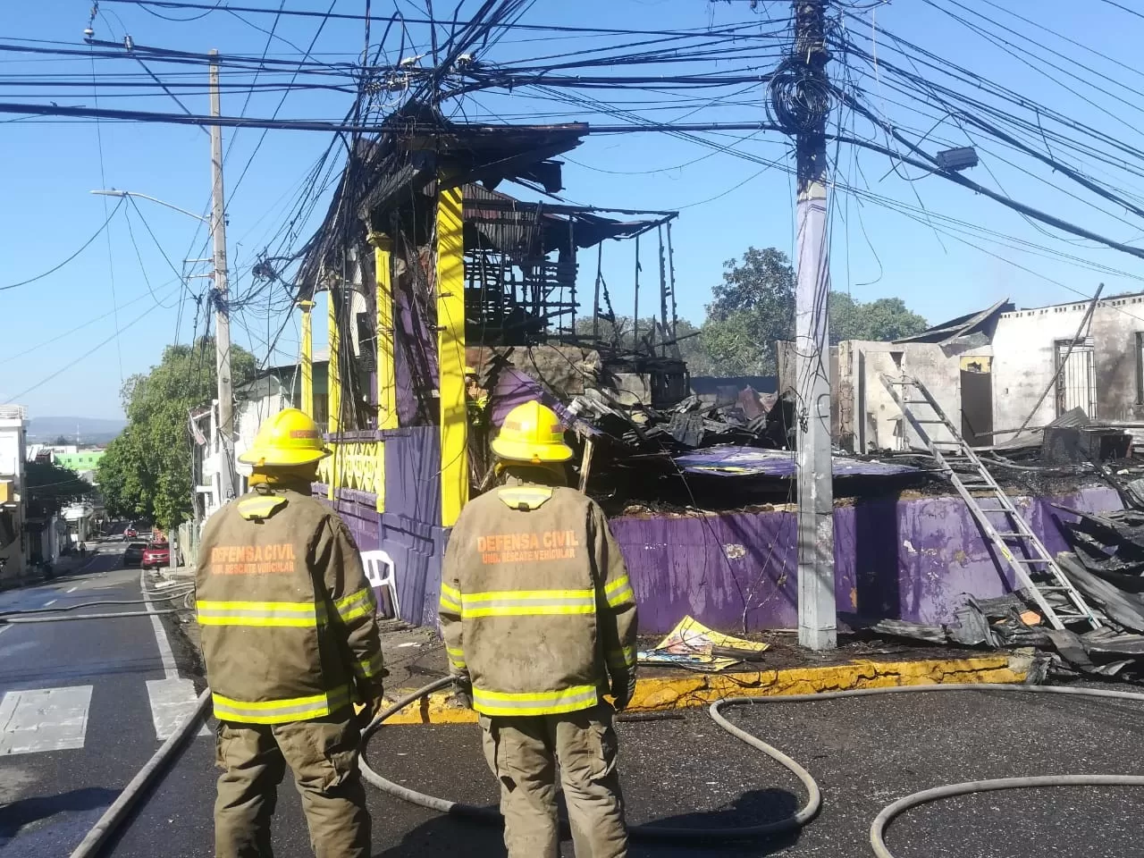 Incendio destruye comando campaña PLD en Santiago