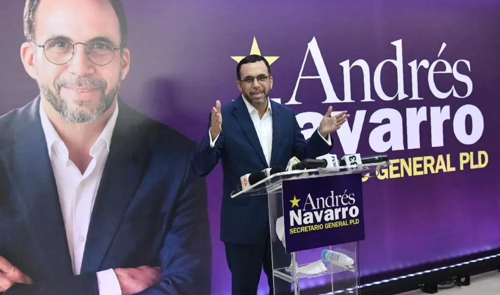 Andrés Navarro presenta candidatura para la Secretaría General del PLD