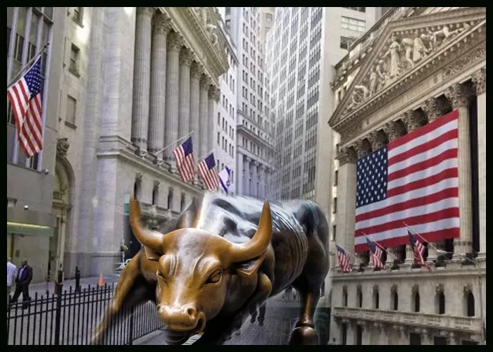 Wall Street cierra en rojo tras los récord del viernes