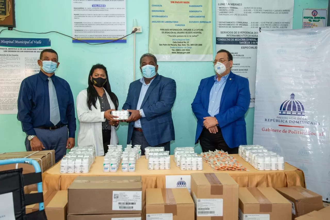 Gabinete de Política Social entrega más de 200 frascos de medicamentos en Hato Mayor